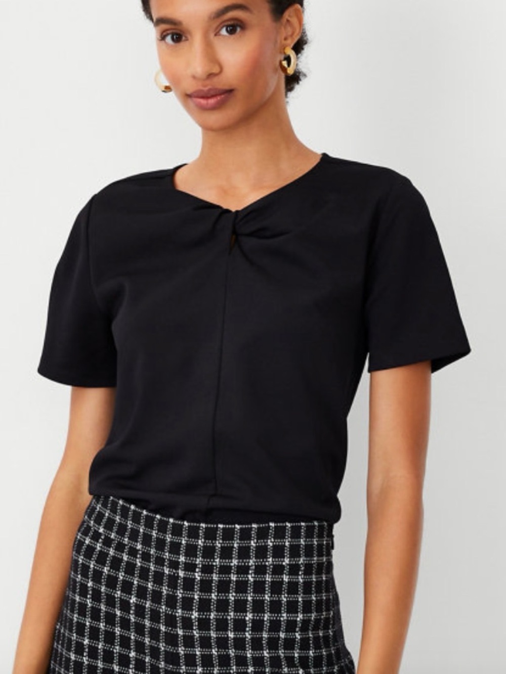 Ann Taylor Black Twist-Neck Short Sleeve Top in XL